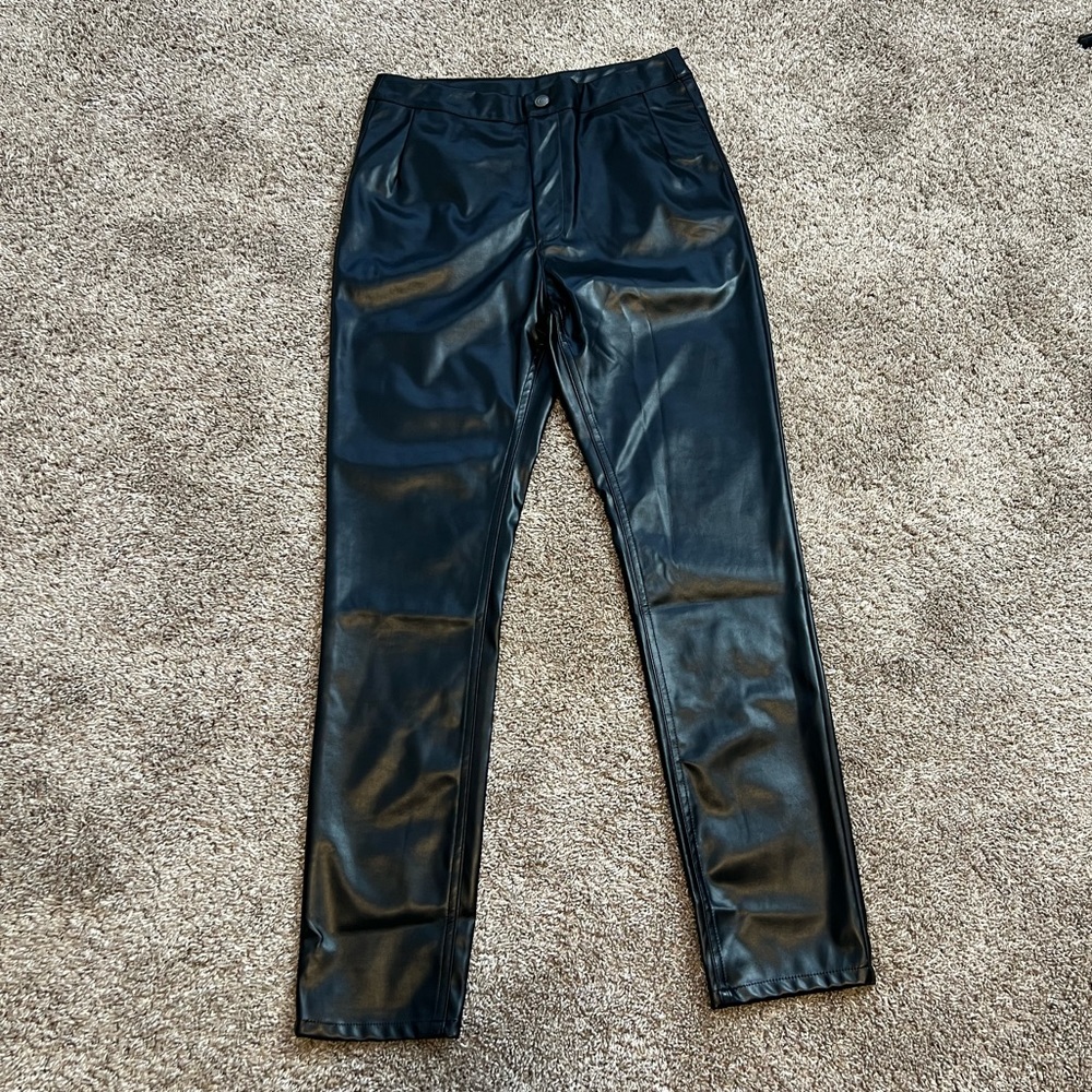 Entro Black Faux Leather Skinny Pants Shiny Lightweight Vegan NEW Pleather Dark